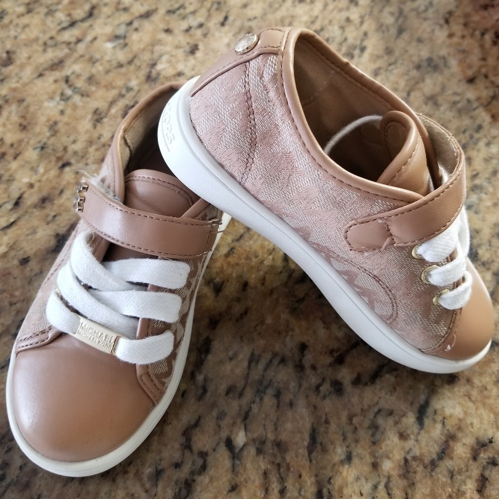 Kids Micheal Kor Shoes size 8c